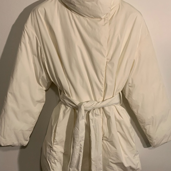 H&M White Tied Puffer - Picture 3 of 9